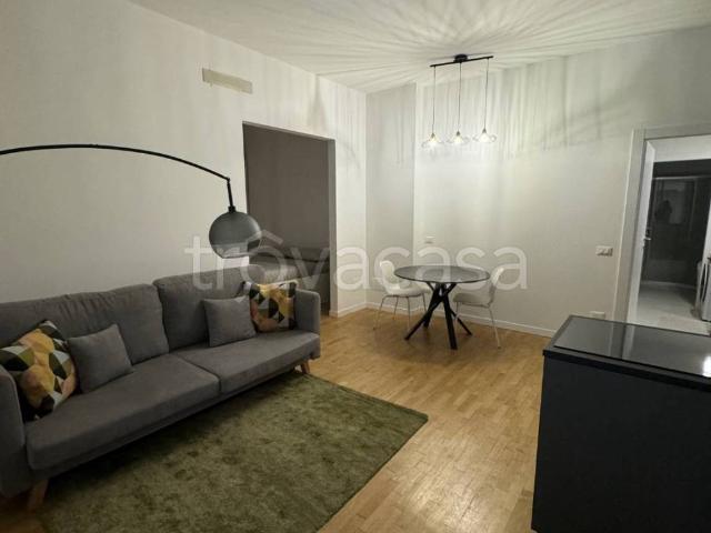Appartamento in in affitto da privato a Milano via Emilio Morosini, 51/2, da privato, servizio di portineria, luminoso TrovaCasa