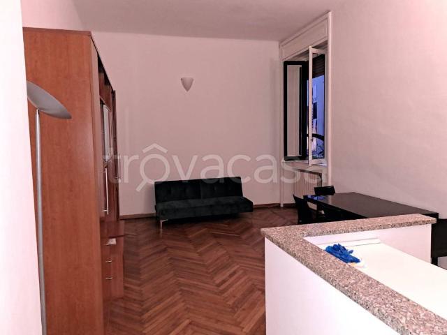 Appartamento in in affitto da privato a Milano via Gaspare Rosales, 9, da privato, riscaldamento centralizzato, ristrutturato TrovaCasa