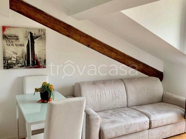 Appartamento in in affitto da privato a Milano via Lodovico Muratori, 10, da privato, luminoso, balcone TrovaCasa