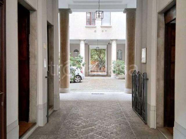 Appartamento in in affitto da privato a Milano via Monte Nevoso, 8, da privato, riscaldamento autonomo, aria condizionata TrovaCasa