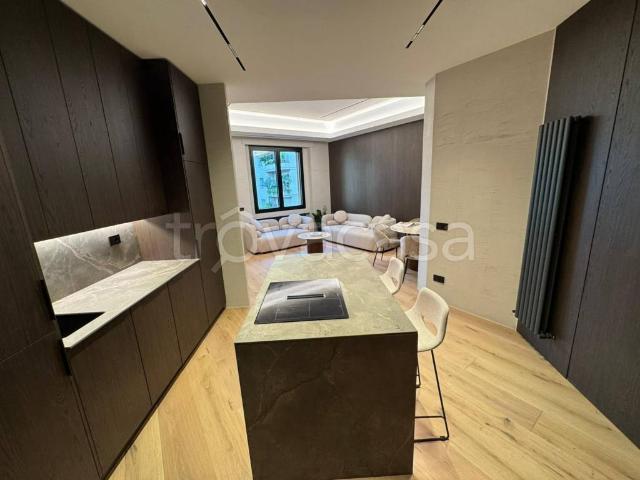 Appartamento in in affitto da privato a Milano viale Tunisia, 43, da privato, parquet, cucina a vista TrovaCasa