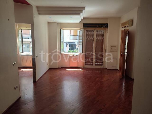 Appartamento in in affitto da privato a Napoli via Ponti Rossi, 210, da privato, luminoso, lavanderia TrovaCasa