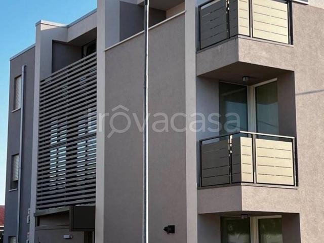 Appartamento in in affitto da privato a Sommacampagna via Verona, 18, arredato, giardino privato, da privato TrovaCasa