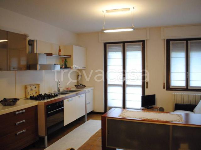 Appartamento in in affitto da privato a Sondrio via Lusardi, arredato, box, da privato TrovaCasa