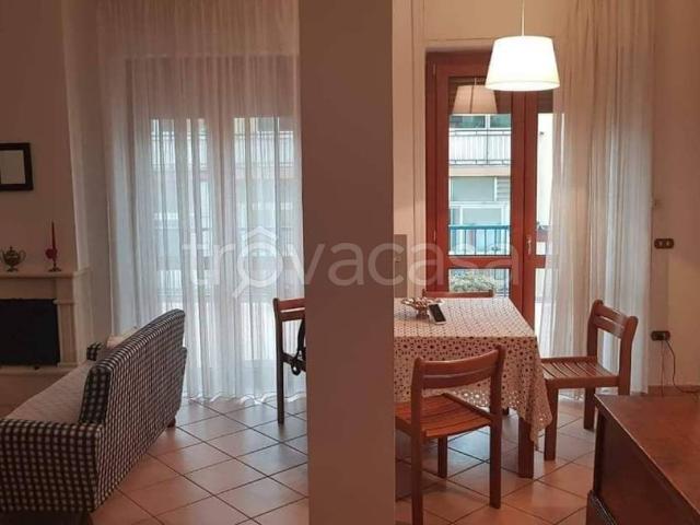 Appartamento in in affitto da privato a Salerno via Matteo Platamone, 21, terrazzo, da privato, vista mare TrovaCasa