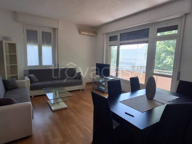Appartamento in in affitto da privato a San Donato Milanese piazza Santa Barbara, 1, da privato, luminoso, lavanderia TrovaCasa