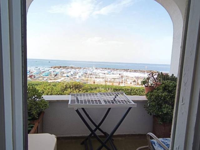 Appartamento in in affitto da privato a Santa Marinella via Giunone Lucina, 119, da privato, fronte mare, cucina abitabile TrovaCasa
