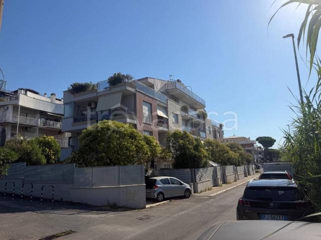 Appartamento in in affitto da privato a Santa Marinella via Monte Cima, 2, da privato, vicinanze negozi, terrazzo abitabile/ampio TrovaCasa