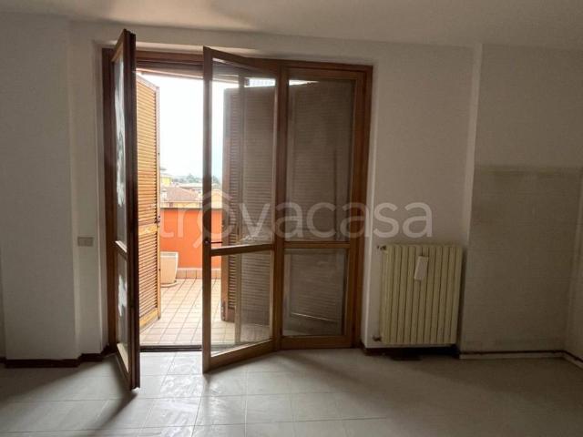 Appartamento in in affitto da privato a Sant'Angelo Lodigiano via Armando Diaz, 55, non arredato/vuoto, da privato, ascensore TrovaCasa