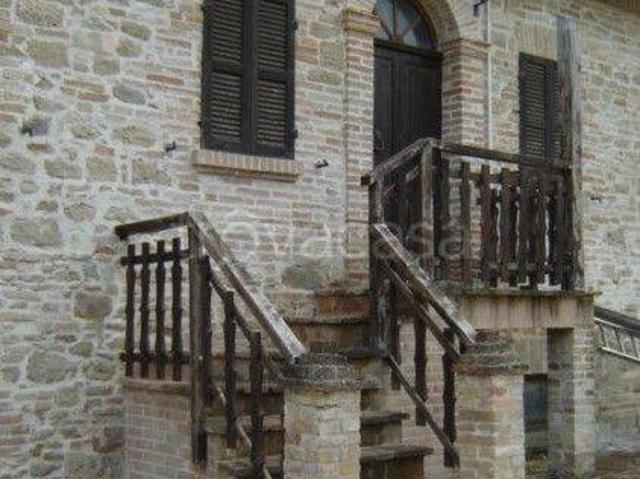 Appartamento in in affitto da privato a Sarnano contrada Grassetti, arredato, giardino, posto auto TrovaCasa