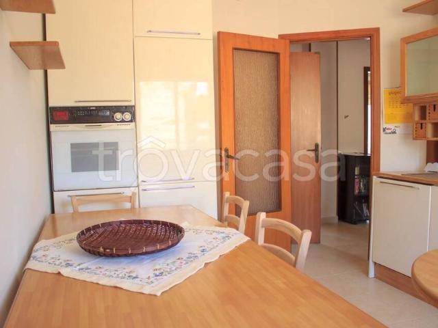 Appartamento in in affitto da privato a Siracusa ronco a Via Damone, 8, da privato, parzialmente arredato, doppia esposizione TrovaCasa