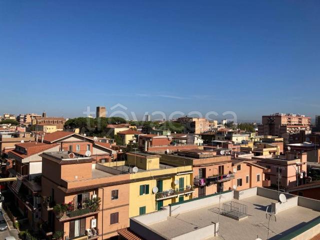 Appartamento in in affitto da privato a Pomezia via Catullo, 75, arredato, da privato, ascensore TrovaCasa