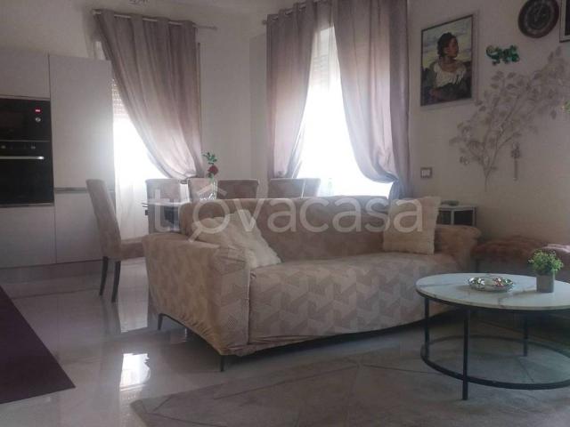 Appartamento in in affitto da privato a Pomezia via Lisbona, da privato, aria condizionata, balcone TrovaCasa