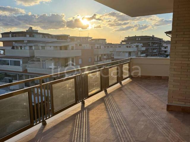 Appartamento in in affitto da privato a Pomezia via Svezia, 83, terrazzo, da privato, vista mare TrovaCasa