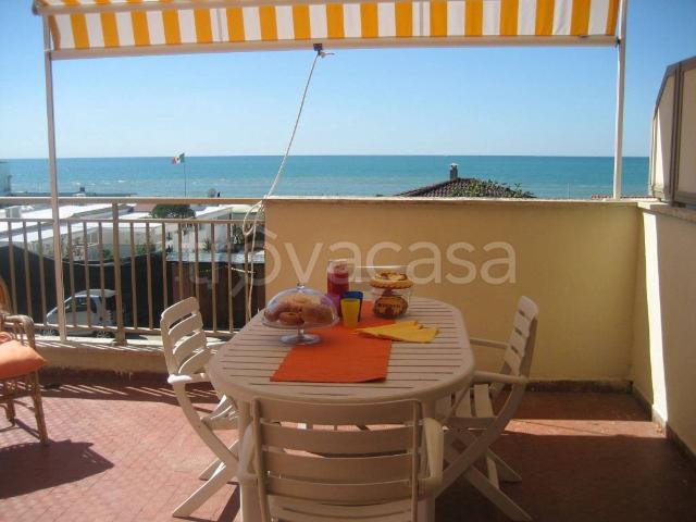 Appartamento in in affitto da privato a Pomezia lungomare delle Sirene, 397, terrazzo, da privato, vista mare TrovaCasa