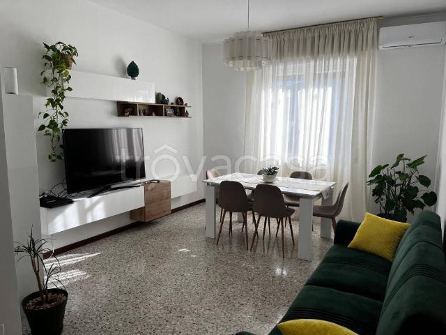Appartamento in in affitto da privato a Pavia viale Camillo Golgi, 24, arredato, posto auto, da privato TrovaCasa