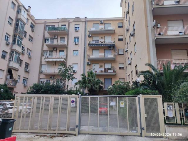 Appartamento in in affitto da privato a Palermo via Tevere, 5, posto auto, da privato, ascensore TrovaCasa