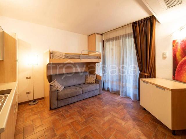 Appartamento in in affitto da privato a Paratico via Dottor Aldo Madruzza, 19, da privato, centrale, piscina TrovaCasa