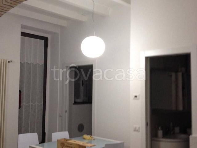 Appartamento in in affitto da privato a Parma borgo San Silvestro, 3, arredato, da privato, travi a vista TrovaCasa