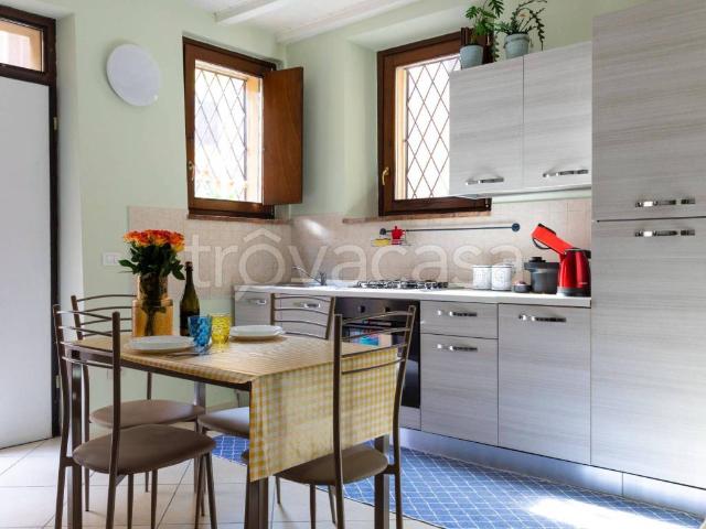 Appartamento in in affitto da privato a Parma borgo Paglia, 23, da privato, centrale, studio TrovaCasa