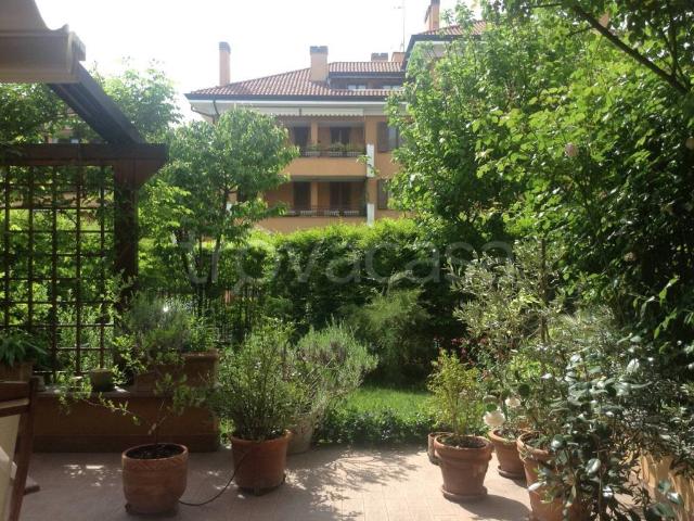Appartamento in in affitto da privato a Peschiera Borromeo via Umbria, 60, arredato, giardino, terrazzo TrovaCasa