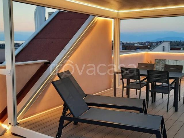 Appartamento in in affitto da privato a Peschiera del Garda via Forte Villa, 1, arredato, box, da privato TrovaCasa