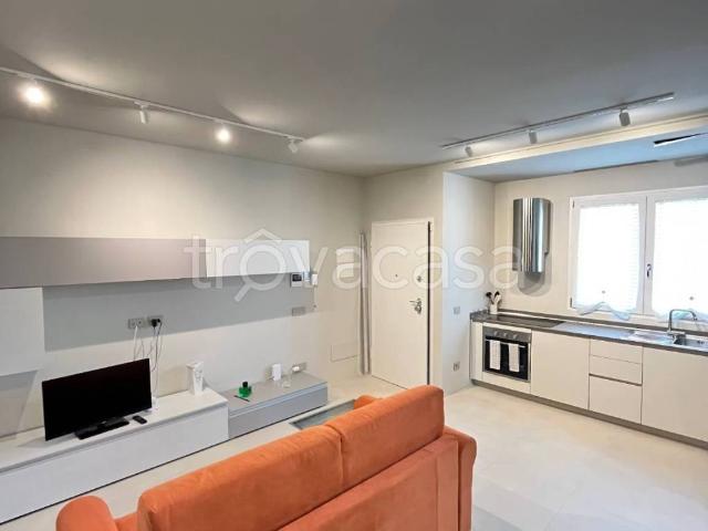 Appartamento in in affitto da privato a Pietrasanta viale Versilia, 37, da privato, nuova costruzione, ascensore TrovaCasa