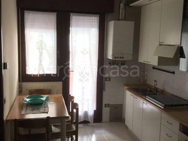 Appartamento in in affitto da privato a Rovigo via Vincenzo Chiarugi, 27G, box, terrazzo, da privato TrovaCasa