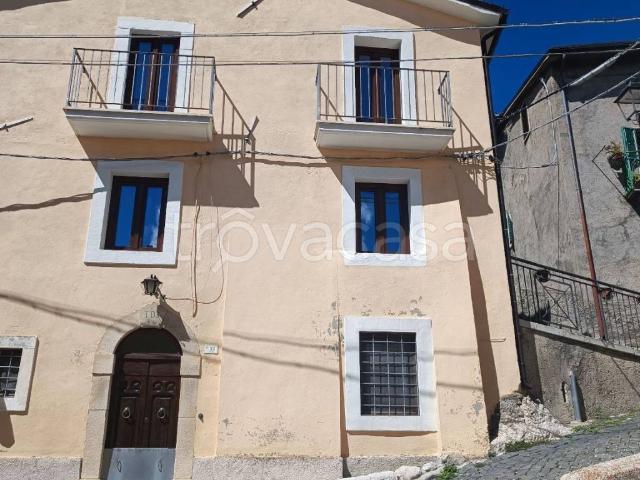 Appartamento in in affitto da privato a Rocca di Cambio via della Canala, 32, da privato, riscaldamento autonomo, caminetto TrovaCasa