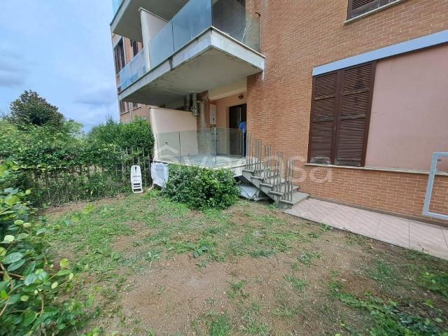 Appartamento in in affitto da privato a Roma via Casalattico, 40, arredato, giardino privato, box TrovaCasa