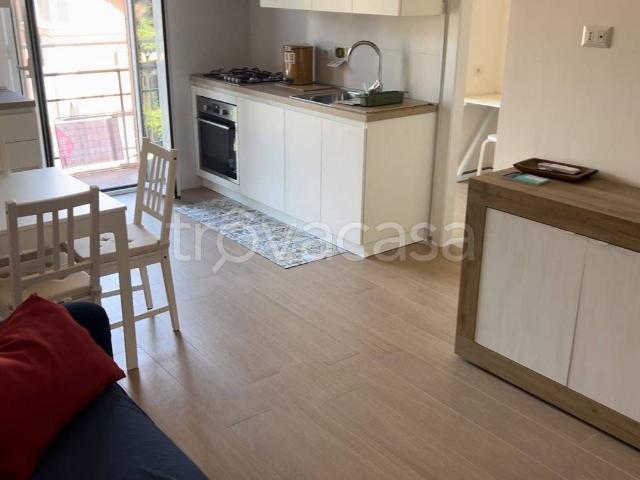 Appartamento in in affitto da privato a Roma via Alessandro Dudan, 13, da privato, balcone, cucina a vista TrovaCasa