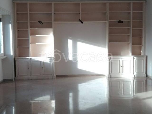 Appartamento in in affitto da privato a Roma via Gian Giacomo Porro, 22, da privato, caminetto, lavanderia TrovaCasa