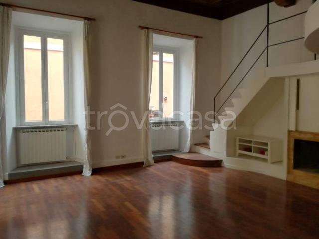 Appartamento in in affitto da privato a Roma via del Moro, 31, da privato, travi a vista, senza ascensore TrovaCasa