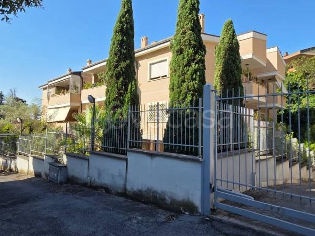 Appartamento in in affitto da privato a Roma via del Casale Avenali, 6, giardino, box, terrazzo TrovaCasa