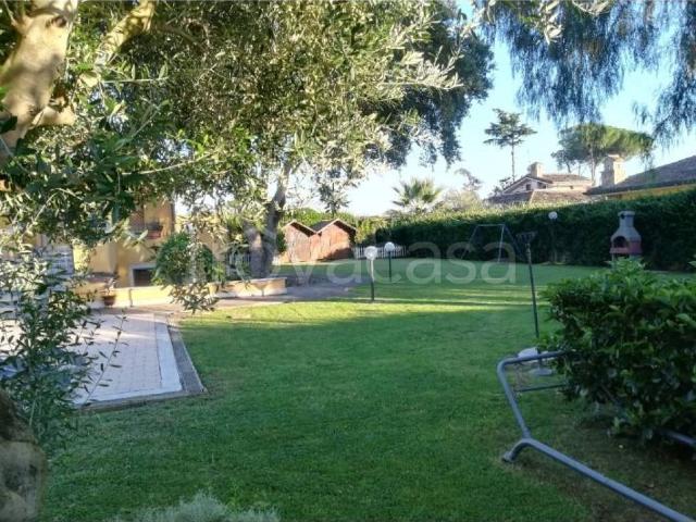 Appartamento in in affitto da privato a Roma via di Vallerano, 100, arredato, giardino, posto auto TrovaCasa