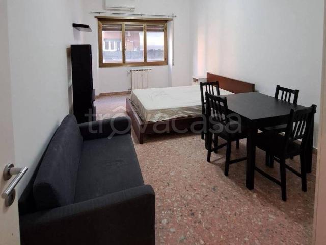 Appartamento in in affitto da privato a Roma via Federico Guarducci, 40, da privato, vicinanze negozi TrovaCasa