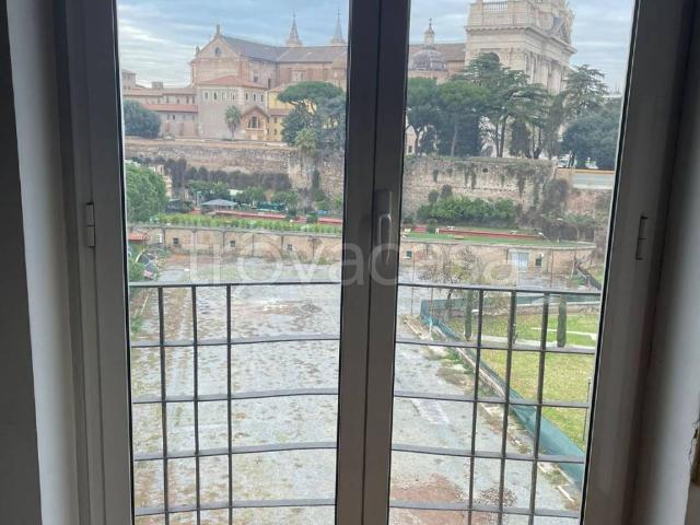 Appartamento in in affitto da privato a Roma via Sannio, 37, da privato, ristrutturato, vista aperta TrovaCasa