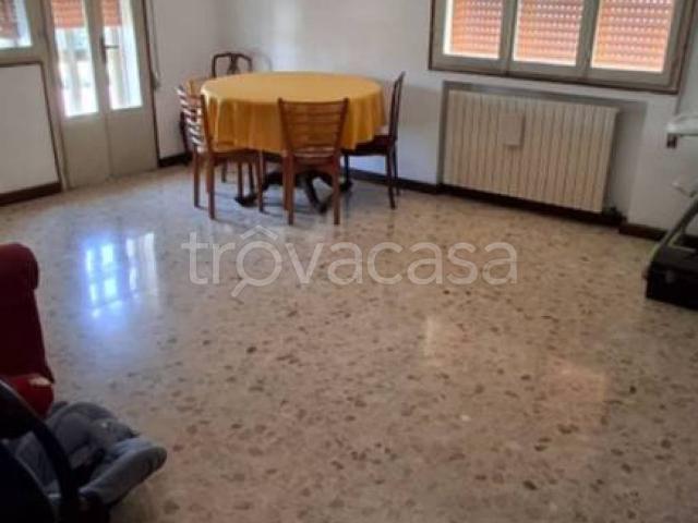 Appartamento in in affitto da privato a Roncade via Papa Giovanni xxiii, 6, giardino, posto auto, box TrovaCasa