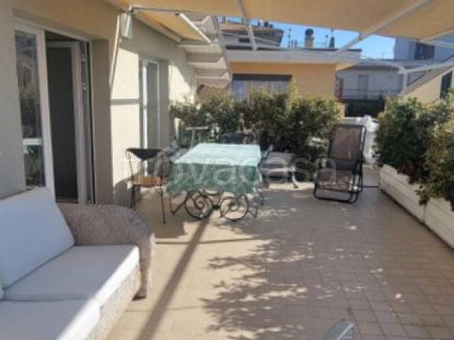 Appartamento in in affitto da privato a Roseto degli Abruzzi via Giacomo Leopardi, 14, terrazzo, da privato, mansarda TrovaCasa