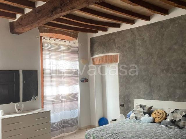 Appartamento in in affitto da privato a Redavalle via Giuseppe Garibaldi, 41, da privato, travi a vista, studio TrovaCasa