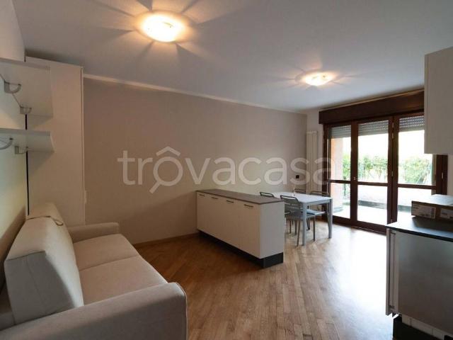 Appartamento in in affitto da privato a Reggio nell'Emilia via Alessandro Tassoni, 150/1, arredato, giardino privato, box TrovaCasa