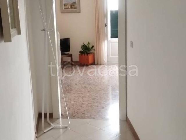 Appartamento in in affitto da privato a Reggio di Calabria via Tommaso Gulli, 24, terrazzo, da privato, lavanderia TrovaCasa