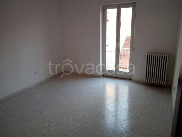Appartamento in in affitto da privato a Torino via Bistagno, 32, non arredato/vuoto, da privato, cantina TrovaCasa