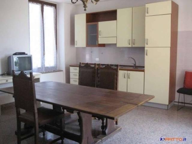 Appartamento in in affitto da privato a Tradate via Vincenzo Bellini, 1, arredato, posto auto, da privato TrovaCasa