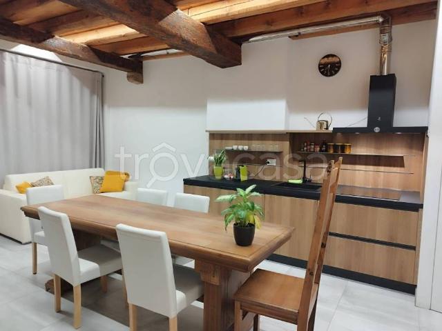 Appartamento in in affitto da privato a Treviso via Tommasini, 10, da privato, travi a vista, ristrutturato TrovaCasa