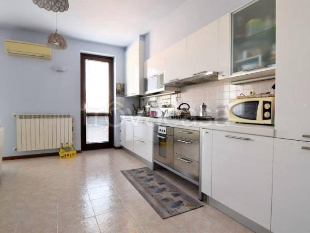 Appartamento in in affitto da privato a Vailate via Salvo d'Acquisto, arredato, giardino privato, box TrovaCasa