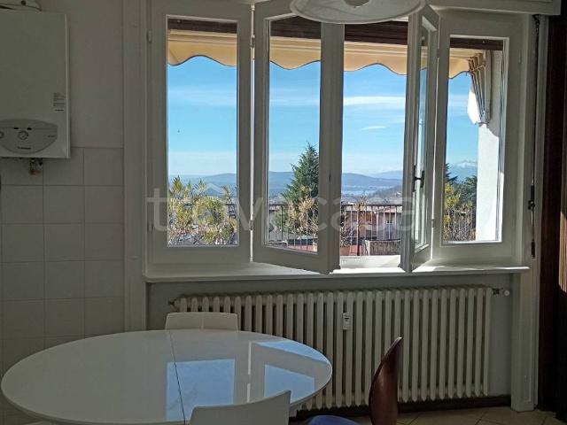 Appartamento in in affitto da privato a Varese via Cantoreggio, 5, da privato, vista lago, ascensore TrovaCasa