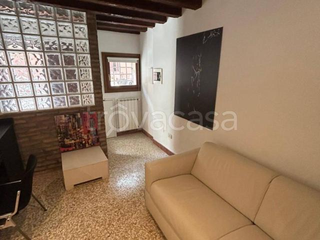 Appartamento in in affitto da privato a Venezia calle del Magazen, 2548/a, da privato, lavatrice, cucina a vista TrovaCasa