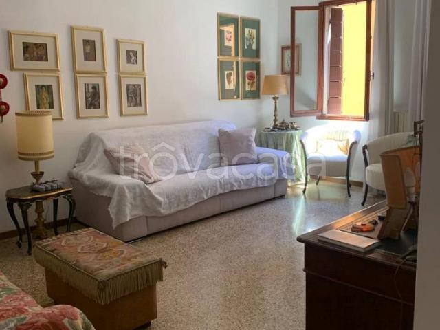 Appartamento in in affitto da privato a Venezia rio Tera' Ognisanti, 1450, arredato, da privato, riscaldamento autonomo TrovaCasa