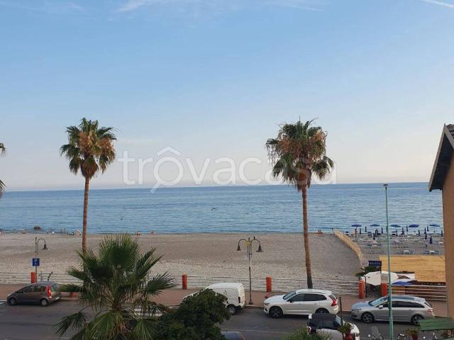 Appartamento in in affitto da privato a Ventimiglia via Papa Giovanni xxiii, 32, da privato, vista mare, ascensore TrovaCasa